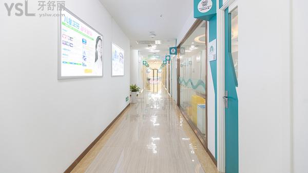 青島維樂口腔兒科走廊