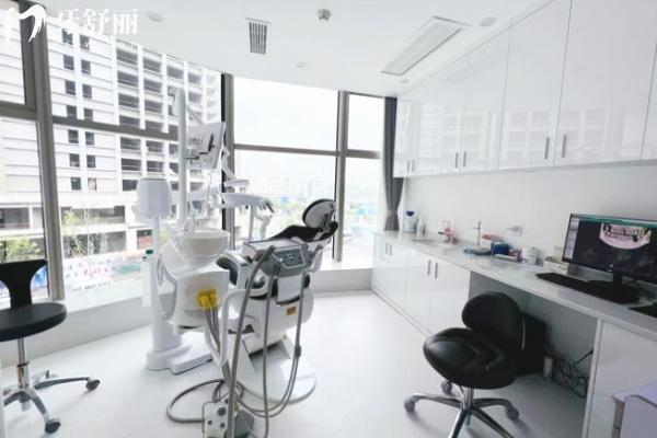 南京睿白口腔門診部診療室.jpg