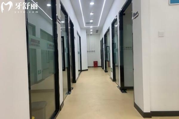 泉州美特爾口腔門診部走廊