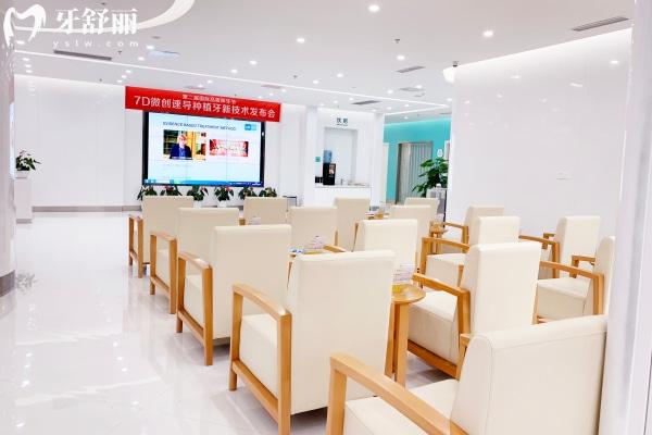 重慶團(tuán)圓口腔醫(yī)院7D微創(chuàng)速導(dǎo)種植牙技術(shù)發(fā)布會(huì)