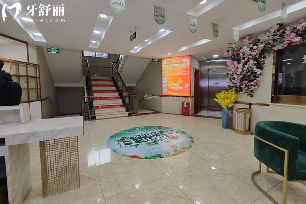 成都醫(yī)大口腔醫(yī)院一樓大廳