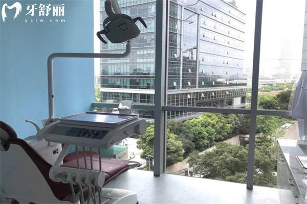 上海新隆口腔門診部正規(guī)資質(zhì)查詢： 省份：上海市  審批機(jī)關(guān)：上海市徐匯區(qū)衛(wèi)生健康**會  登記號：39865651931010419D1522   地址：上海市徐匯區(qū)龍?zhí)m路277號2幢4層01部位2401、2402室  診療科目：口腔科 /醫(yī)學(xué)影像科 
