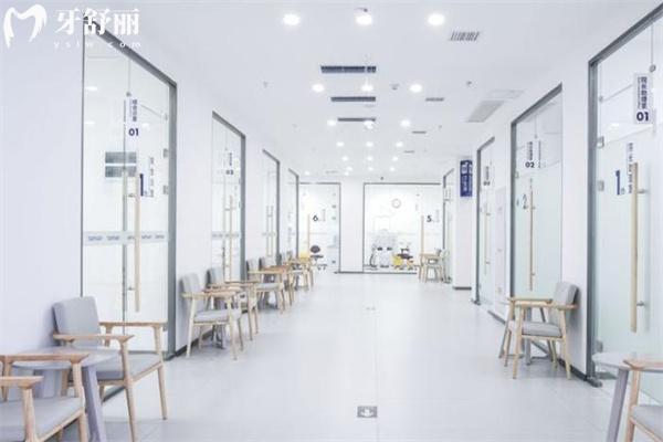 2025西安雙寶口腔醫(yī)院價格表:種植牙2500+隱形矯正22800+補牙68+