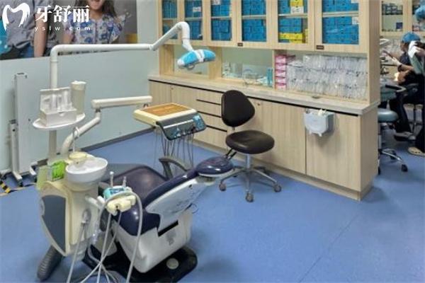 烏魯木齊口腔醫(yī)院正規(guī)收費標準:種植牙2680+牙齒矯正7800+項目齊全價格分享