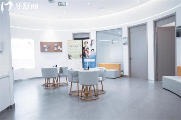 杭州未來口腔醫(yī)院收費(fèi)不高 具體的價(jià)格表顯示種植牙880+矯正14000+