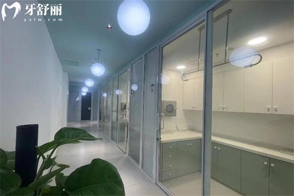 廣州齒無(wú)憂口腔地址在南沙區(qū) 正規(guī)可靠的好牙科做種植牙矯正等技術(shù)價(jià)格不貴